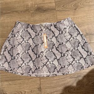 SKIMS Clingmate Snakeskin Skort Chrome Snakeskin Print NWT Size L